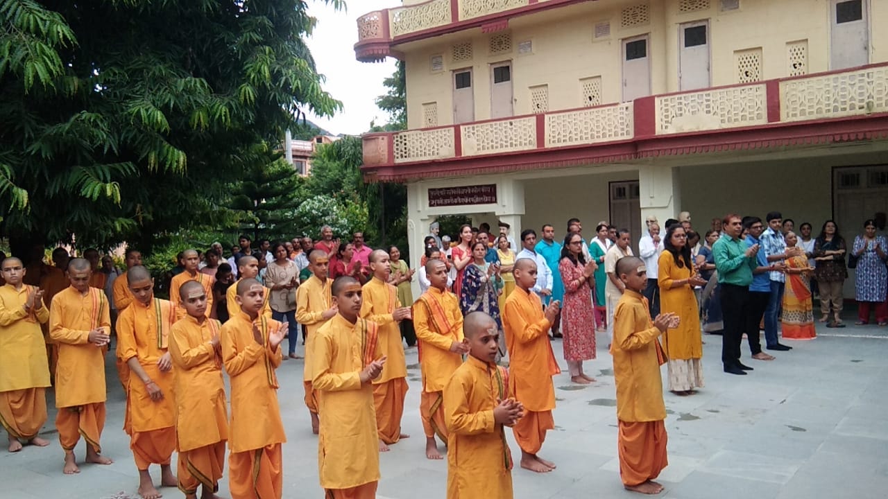 Sri Devi Prasadiya Adarsh ​​Sanskrit Mahavidyalaya,Jagdishpur,Ballia  (U.P.)	